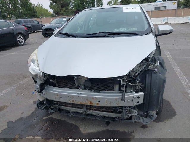 Toyota Prius C One 2014 JTDKDTB38E1575292 Image 6