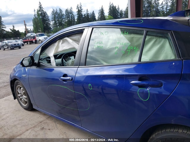 Toyota Prius Two 2016 JTDKBRFU2G3521652 Image 13