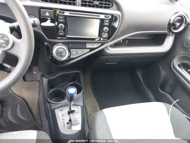 Toyota Prius C Three 2016 JTDKDTB31G1139905 Image 11