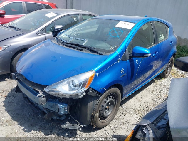 Toyota Prius C Three 2016 JTDKDTB31G1139905 Image 2