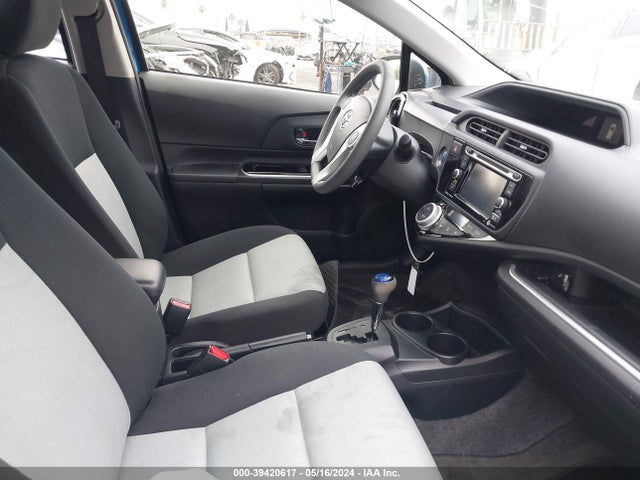 Toyota Prius C Three 2016 JTDKDTB31G1139905 Image 5