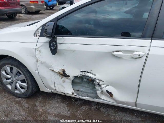 Toyota COROLLA LE 2015 2T1BURHE2FC424456 Image 6