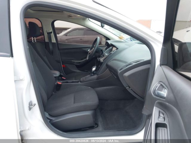 1FADP3M20JL241038 Ford FOCUS SEL