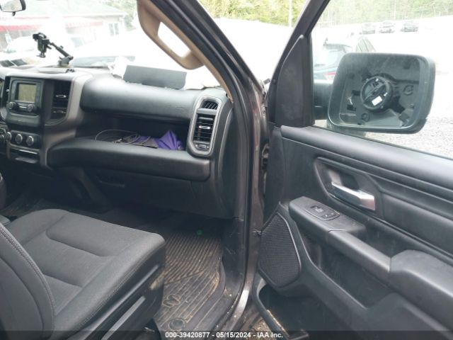 1C6SRFCT1KN577561 RAM 1500 Tradesman Quad Cab 4x4 6'4 Box