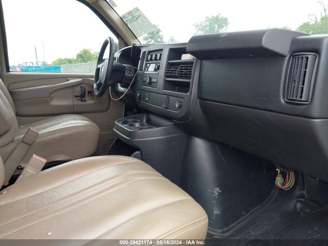 Chevrolet Express 2500 Work Van 2015 1GCWGFCF9F1203321 Image 5
