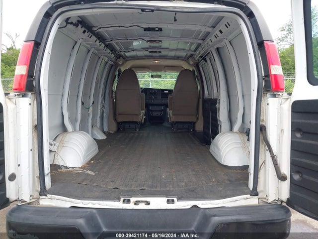 Chevrolet Express 2500 Work Van 2015 1GCWGFCF9F1203321 Image 8