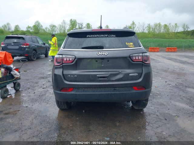 3C4NJDBB1NT118710 Jeep Compass Latitude 4x4