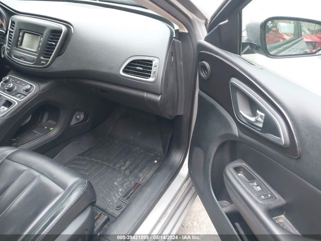 Chrysler 200 C 2015 1C3CCCCB1FN545515 Image 5