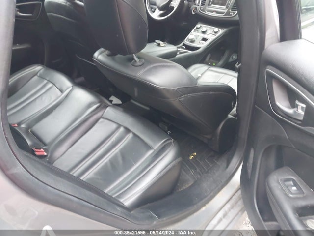 Chrysler 200 C 2015 1C3CCCCB1FN545515 Image 8