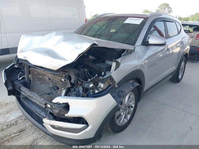 Hyundai TUCSON SE 2017 KM8J33A4XHU295557 Image 2