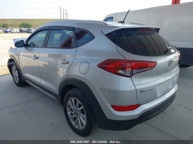 Hyundai TUCSON SE 2017 KM8J33A4XHU295557 Image 3