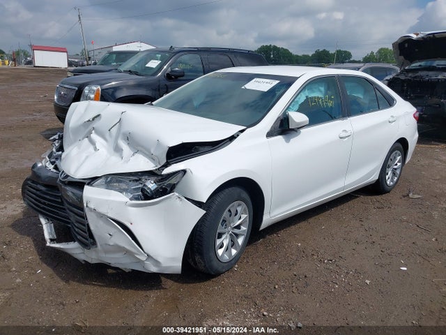 Toyota CAMRY LE 2016 4T4BF1FKXGR517557 Image 2
