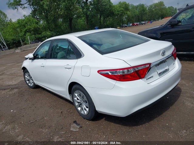 Toyota CAMRY LE 2016 4T4BF1FKXGR517557 Image 3