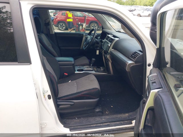 Toyota 4RUNNER SR5 2016 JTEBU5JR8G5365879 Image 5