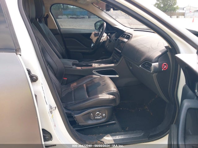 2018 JAGUAR F-PACE SADCL2FX2JA292335 Photo 4