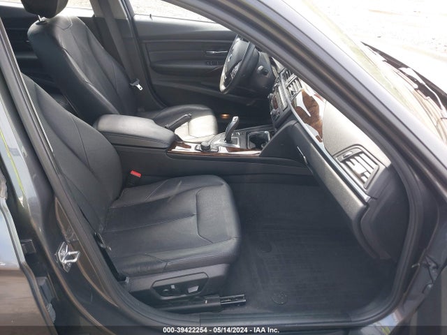 WBA3C3C59FK201113 BMW 320i Xdrive