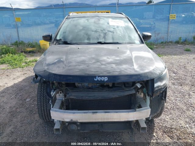 3C4NJCBBXJT300085 Jeep Compass Latitude Fwd