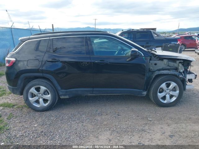 3C4NJCBBXJT300085 Jeep Compass Latitude Fwd
