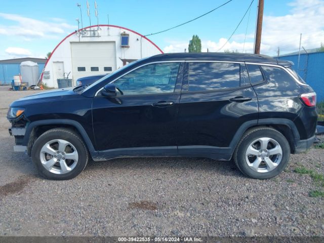 3C4NJCBBXJT300085 Jeep Compass Latitude Fwd