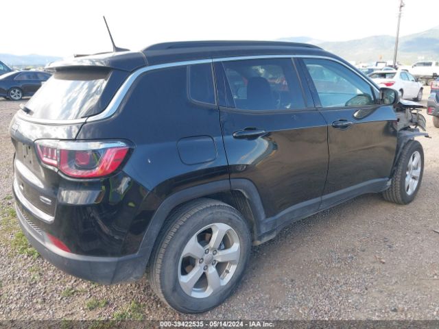 3C4NJCBBXJT300085 Jeep Compass Latitude Fwd