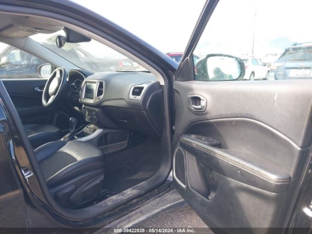 3C4NJCBBXJT300085 Jeep Compass Latitude Fwd