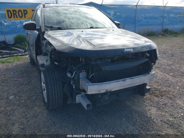 3C4NJCBBXJT300085 Jeep Compass Latitude Fwd
