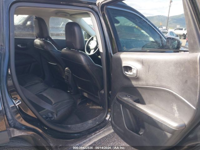 3C4NJCBBXJT300085 Jeep Compass Latitude Fwd