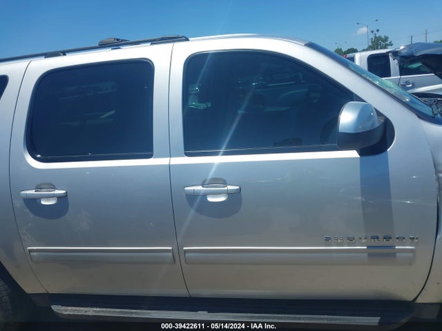 Chevrolet Suburban 1500 Lt 2014 1GNSCJE09ER165733 Image 13