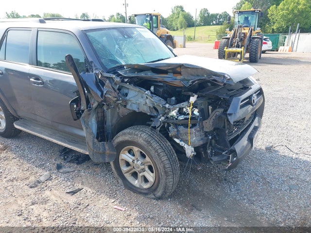 Toyota 4RUNNER SR5 2022 JTEEU5JR5N5276605 Image 18