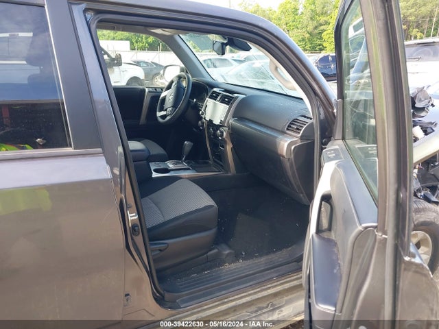 Toyota 4RUNNER SR5 2022 JTEEU5JR5N5276605 Image 5