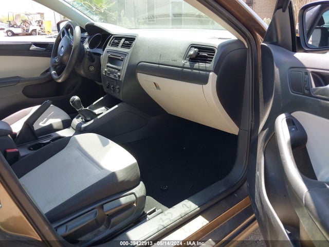 3VW1K7AJ2FM307185 Volkswagen Jetta 2.0l S