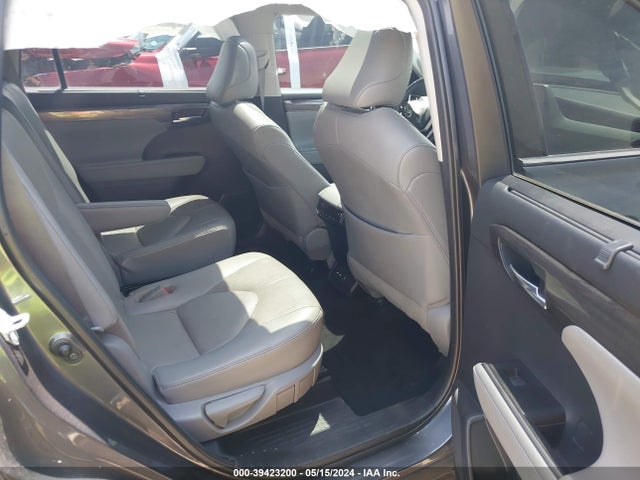 Toyota Highlander Platinum 2021 5TDFZRBH8MS070615 Image 8