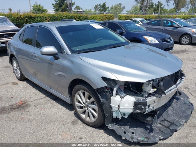 Toyota CAMRY LE 2022 4T1C11AK3NU717455 головне зображення