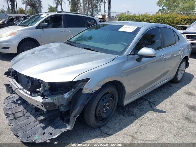 Toyota CAMRY LE 2022 4T1C11AK3NU717455 Image 2