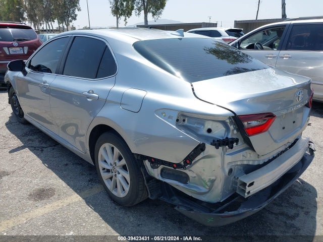 Toyota CAMRY LE 2022 4T1C11AK3NU717455 Image 3