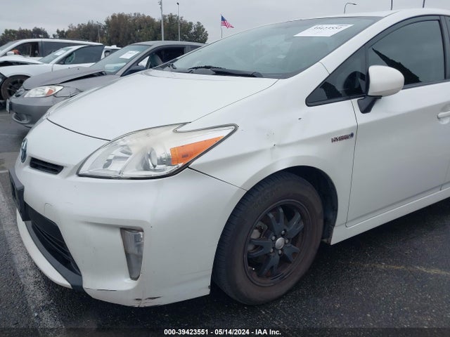 Toyota Prius Two 2015 JTDKN3DU5F1911341 Image 17