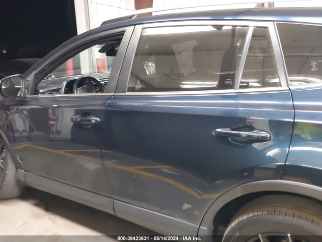 Toyota RAV4 SE 2017 JTMNFREV0HJ722300 Image 14