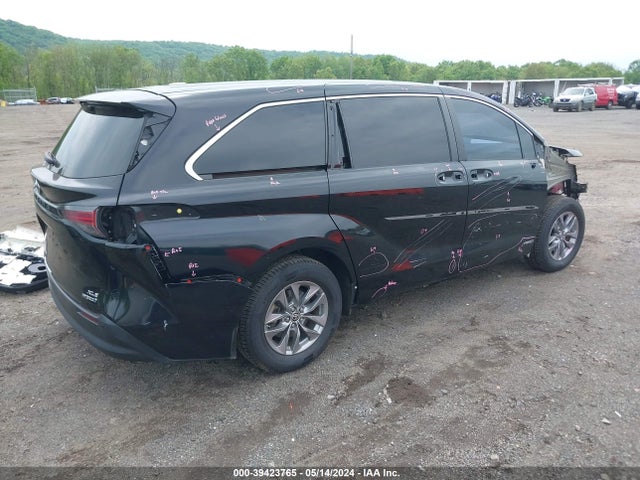 5TDYSKFC3MS008266 Toyota SIENNA XLE