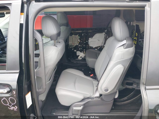 5TDYSKFC3MS008266 Toyota SIENNA XLE