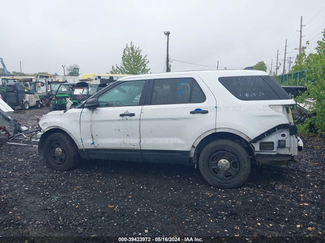 Ford Police Interceptor Utility 2018 1FM5K8AR2JGC74932 Image 13