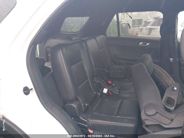 Ford Police Interceptor Utility 2018 1FM5K8AR2JGC74932 Image 8