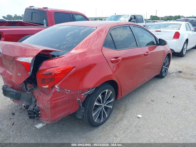 Toyota COROLLA SE 2018 5YFBURHE4JP766872 Image 4