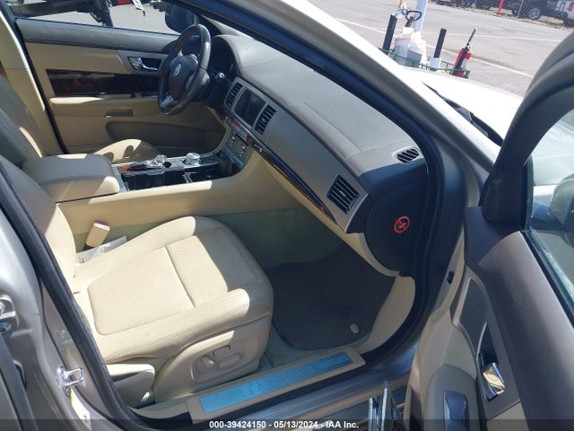 2011 JAGUAR XF SAJWA0GBXBLS01292 Photo 4