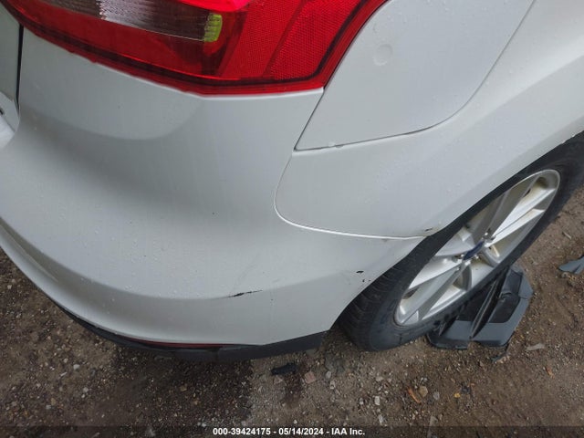Ford FOCUS SE 2015 1FADP3K25FL217831 Image 6