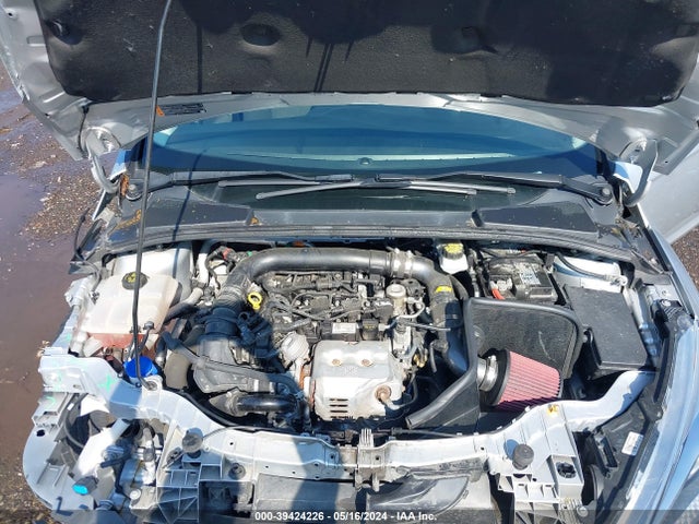 Ford FOCUS SE 2018 1FADP3FE2JL258592 Image 10