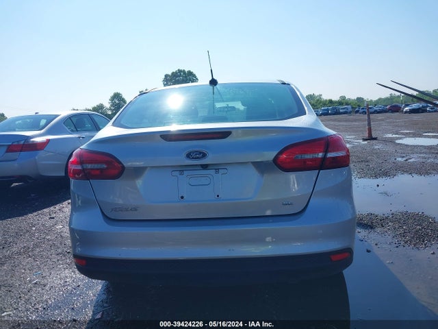 Ford FOCUS SE 2018 1FADP3FE2JL258592 Image 17