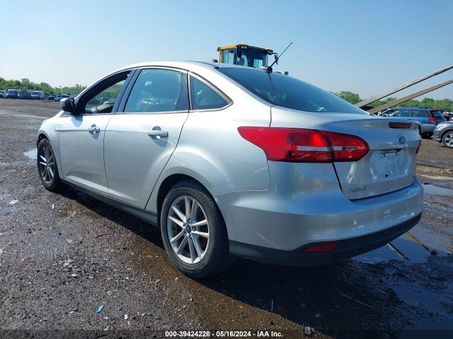 Ford FOCUS SE 2018 1FADP3FE2JL258592 Image 3