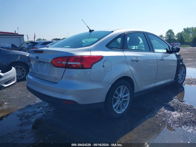Ford FOCUS SE 2018 1FADP3FE2JL258592 Image 4
