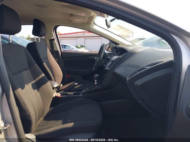Ford FOCUS SE 2018 1FADP3FE2JL258592 Image 5