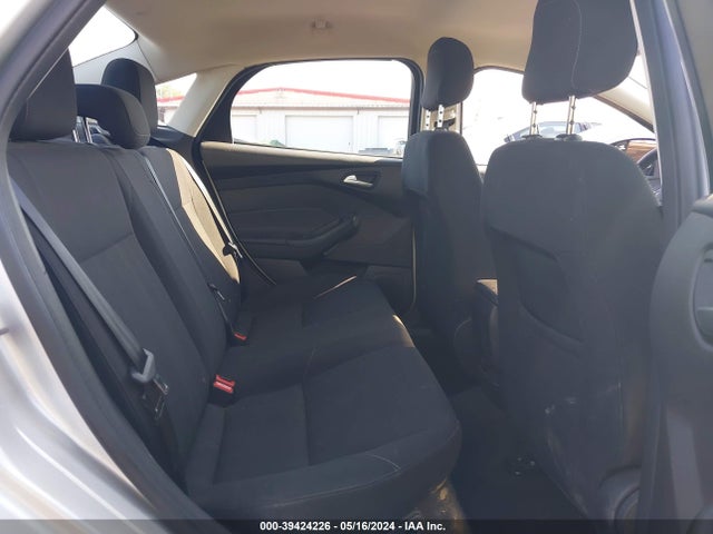 Ford FOCUS SE 2018 1FADP3FE2JL258592 Image 8